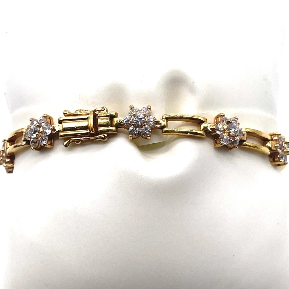 Stunning Elegant Gold Toned Rhinestone Bracelet - Picture 4 of 4